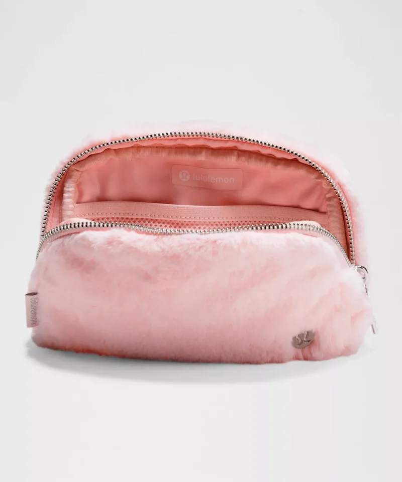 Everywhere Belt Bag
Plush Fleece - Image 6