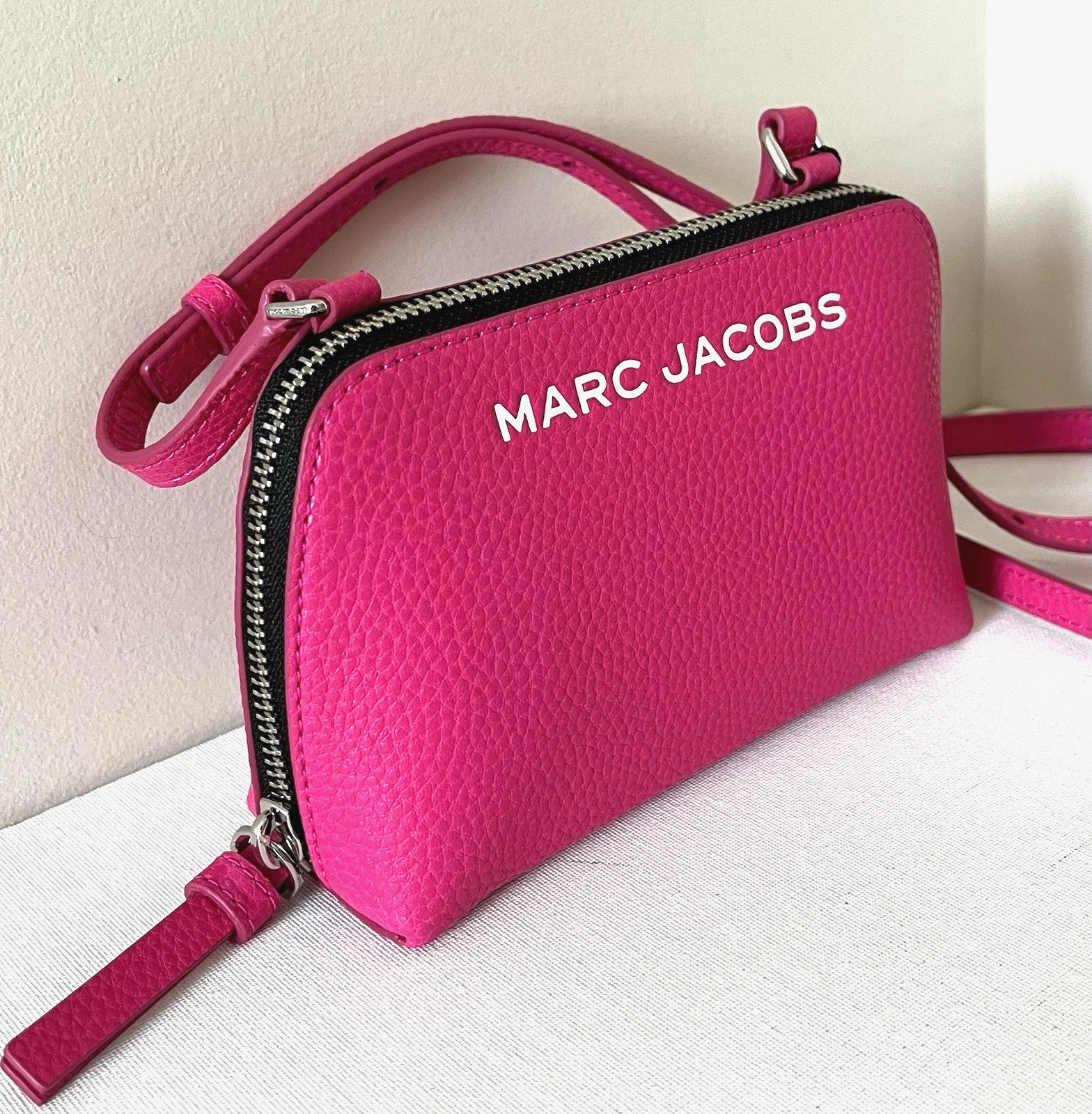 Marc Jacobs Small Crossbody Pouch Pebble Leather Hot Pink - Image 5